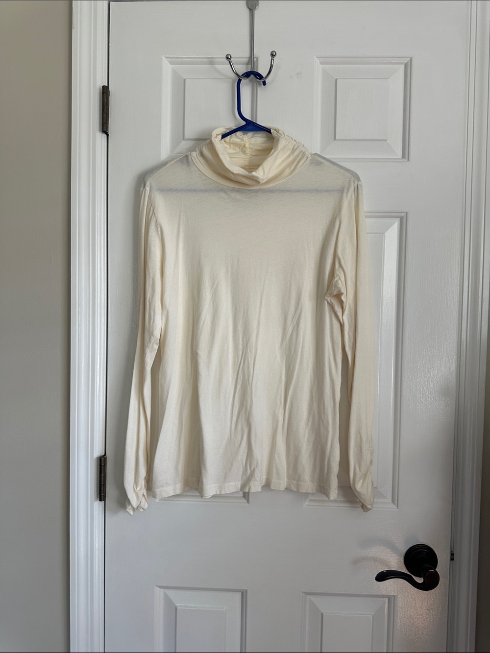 Women's Cream Lightweight Turtleneck Long-Sleeve Top
